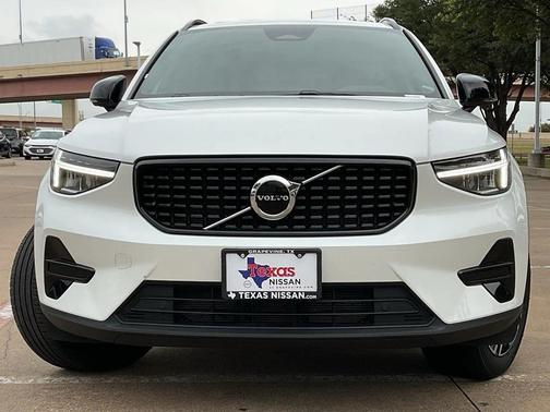 2024 Volvo XC40 B5 Core