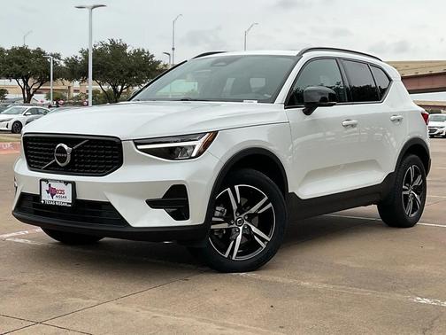 2024 Volvo XC40 B5 Core