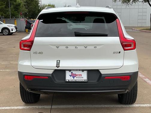 2024 Volvo XC40 B5 Core