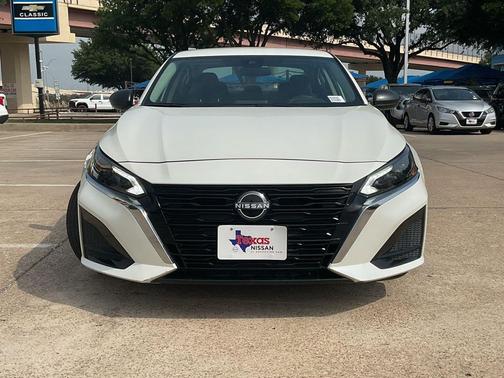 Pearl White 2025 Nissan Altima 2.5 SV