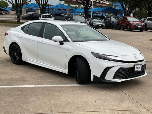 Ice Cap 2025 Toyota Camry SE