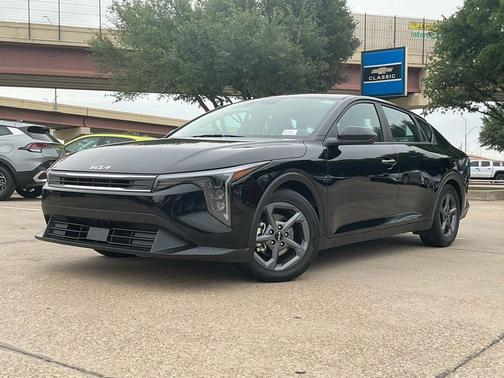 Aurora Black Pearl 2025 Kia K4 LXS