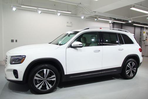 Polar White 2025 Mercedes-Benz GLB 250 4MATIC