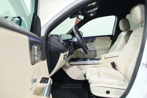 Polar White 2025 Mercedes-Benz GLB 250 4MATIC