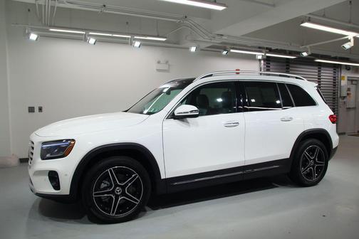 Polar White 2026 Mercedes-Benz GLB 250 4MATIC