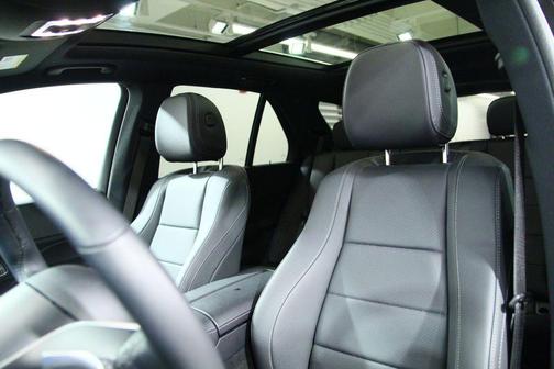 Obsidian Black Metallic 2026 Mercedes-Benz GLE 350 4MATIC