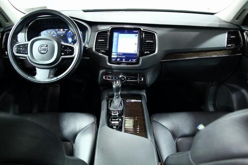 2017 Volvo XC90 T6 Momentum