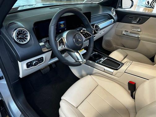 Cirrus Silver 2026 Mercedes-Benz GLB 250 4MATIC
