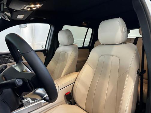 Cirrus Silver 2026 Mercedes-Benz GLB 250 4MATIC