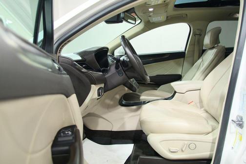 White Platinum Clearcoat Metallic 2018 Lincoln MKC Reserve