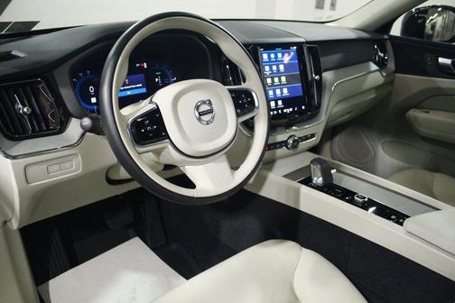 2024 Volvo XC60 Recharge Plug-In Hybrid T8 Plus Dark Theme