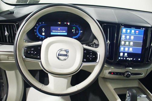 2024 Volvo XC60 Recharge Plug-In Hybrid T8 Plus Dark Theme