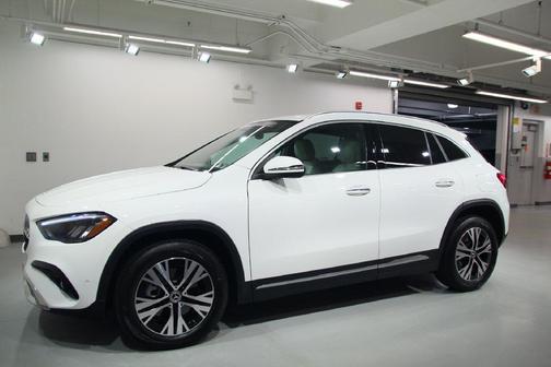 Polar White 2026 Mercedes-Benz GLA 250 4MATIC