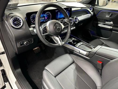 Polar White 2026 Mercedes-Benz GLB 250 4MATIC