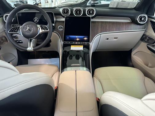 2026 Mercedes-Benz GLC 300 4MATIC