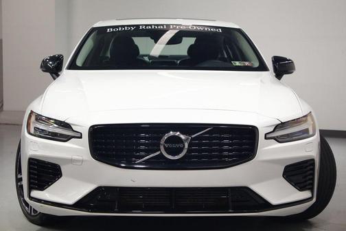 2022 Volvo S60 Recharge Plug-In Hybrid T8 R-Design Expression