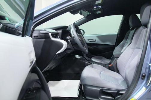 Celestite/Midnight Blk Me 2026 Toyota Corolla SE