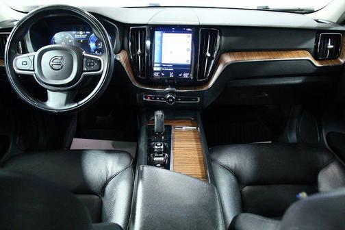 2021 Volvo XC60 Recharge Plug-In Hybrid T8 Inscription Expression