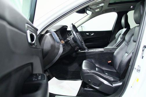 2021 Volvo XC60 Recharge Plug-In Hybrid T8 Inscription Expression