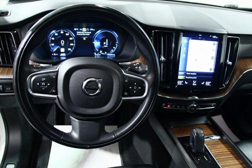 2021 Volvo XC60 Recharge Plug-In Hybrid T8 Inscription Expression