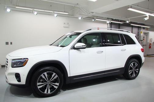 Polar White 2025 Mercedes-Benz GLB 250 4MATIC