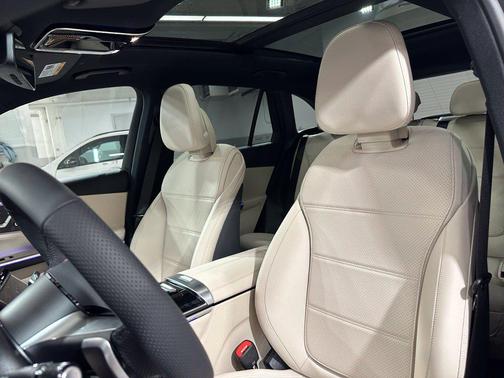 Obsidian Black 2027 Mercedes-Benz GLC 350e Base