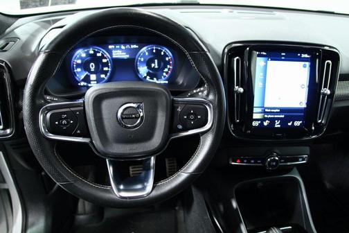 2021 Volvo XC40 T5 R-Design