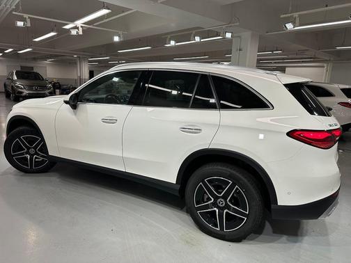 Polar White 2026 Mercedes-Benz GLC 300 4MATIC