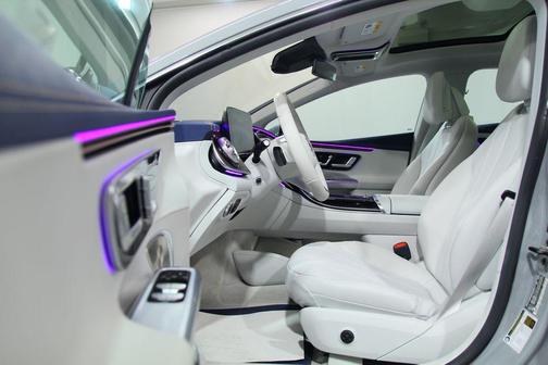 MANUFAKTUR Alpine Gray 2023 Mercedes-Benz EQE 350 4MATIC+