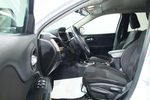 Bright White Clearcoat 2016 Jeep Cherokee Latitude
