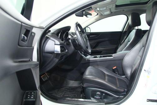 Fuji White 2019 Jaguar XE 25t Prestige