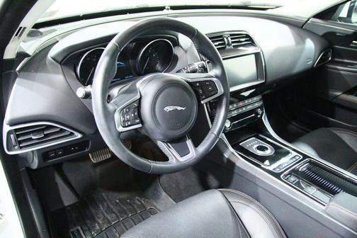 Fuji White 2019 Jaguar XE 25t Prestige