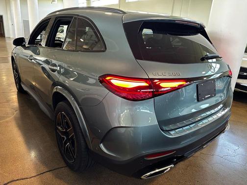 Verde Silver 2026 Mercedes-Benz GLC 300 4MATIC