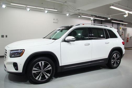 Polar White 2025 Mercedes-Benz GLB 250 4MATIC