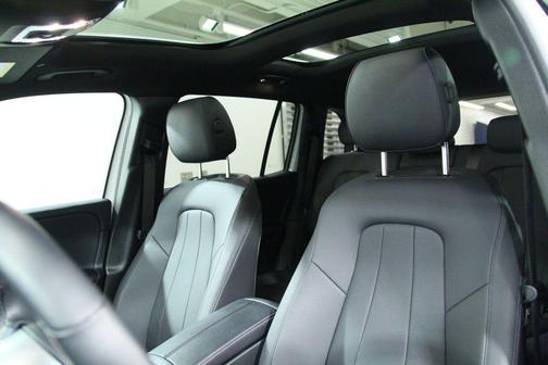 Polar White 2025 Mercedes-Benz GLB 250 4MATIC