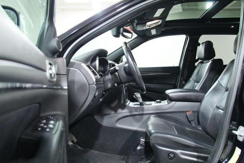 Diamond Black Crystal Pearlcoat 2019 Jeep Grand Cherokee Limited