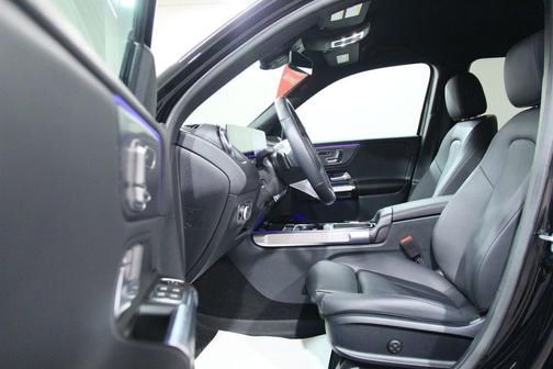 Night Black 2025 Mercedes-Benz GLB 250 4MATIC
