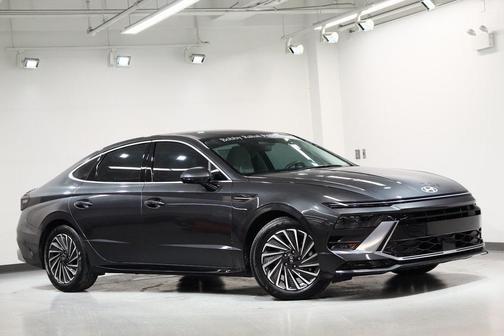2025 Hyundai SONATA Hybrid SE