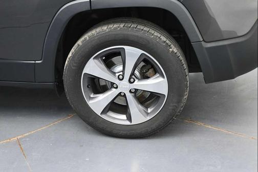 Granite Crystal Metallic Clearcoat 2019 Jeep Cherokee Limited