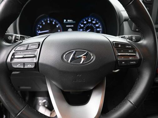 2021 Hyundai KONA SEL Plus