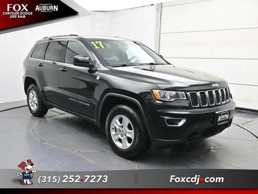 Diamond Black Crystal Pearlcoat 2017 Jeep Grand Cherokee Laredo