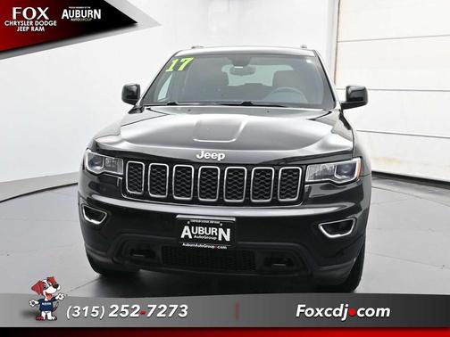 Diamond Black Crystal Pearlcoat 2017 Jeep Grand Cherokee Laredo