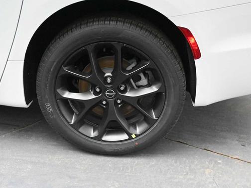 2026 Chrysler Pacifica L