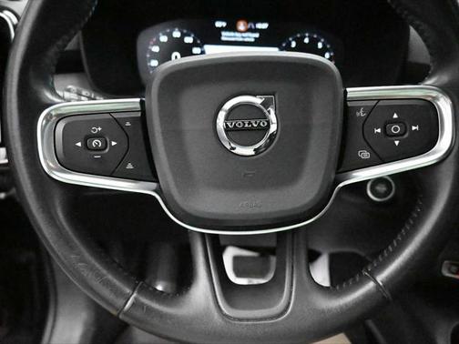 2019 Volvo XC40 T5 Momentum