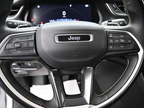 2022 Jeep Grand Cherokee L Laredo