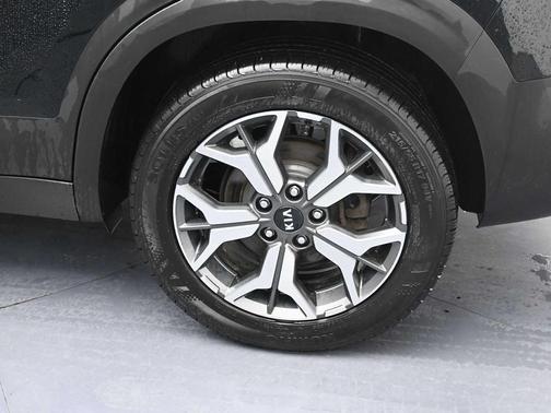 Cherry Black 2021 Kia Seltos EX