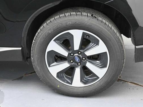 Crystal Black Silica 2018 Subaru Forester 2.5i Premium