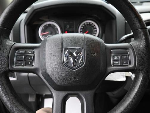 2017 RAM 2500 Tradesman Crew Cab 4x4 6'4' Box