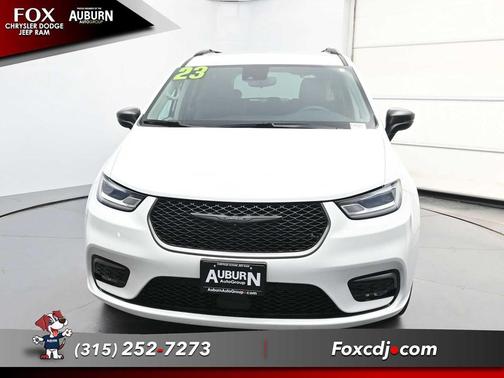 Bright White Clearcoat 2023 Chrysler Pacifica Touring L