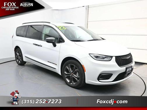 Bright White Clearcoat 2023 Chrysler Pacifica Touring L